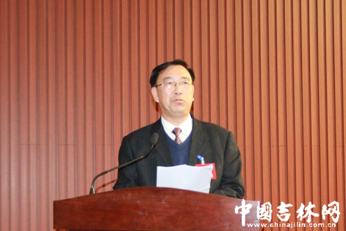 新当选的通榆县人民代表大会常务委员会主任张庸林讲话