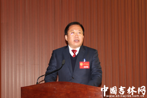 新当选的通榆县人民政府县长刘振兴讲话